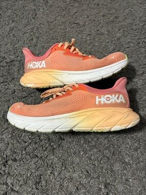 Hoka Arahi 7